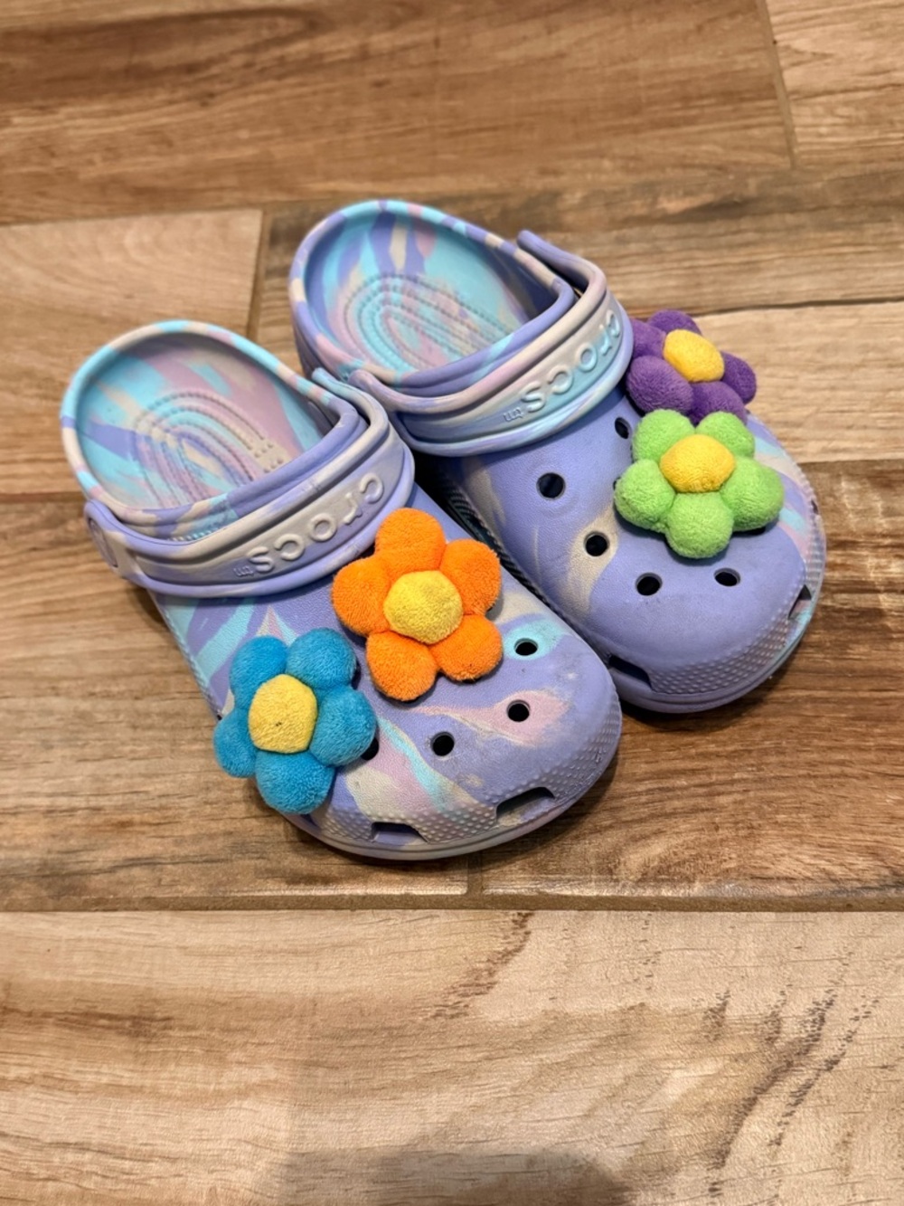 Crocs Girls Swirl Clog Sandals